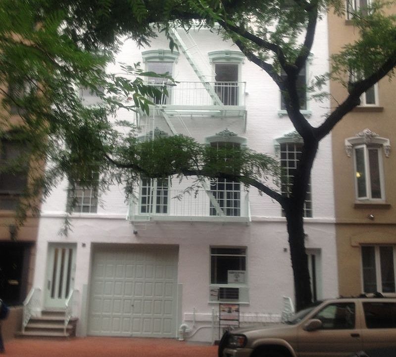 2nd image of 225 E 31st St