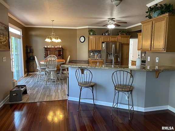 3rd image of 1401 Cedar Lake Dr