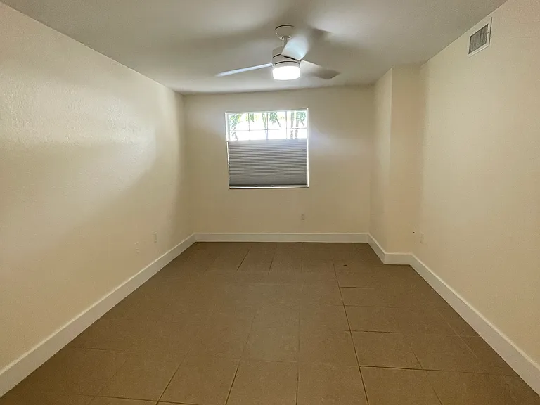 2811 N Oakland Forest Dr #102 — Photo 12