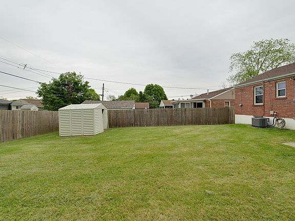 3rd image of 7815 Parkwood Dr