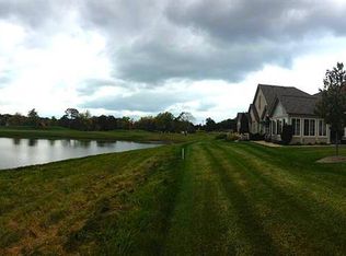 2860B Canterbury Cir, Port Clinton, OH 43452