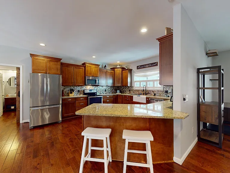 385 Central Dr — Photo 9