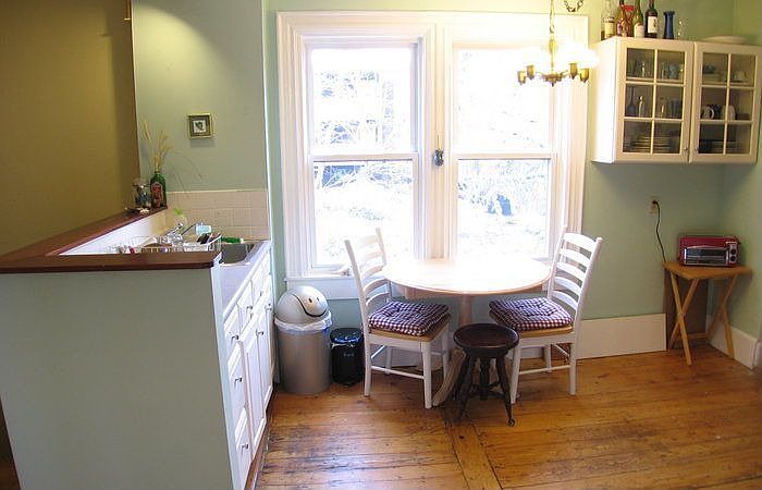 2nd image of 2 Roslyn Pl