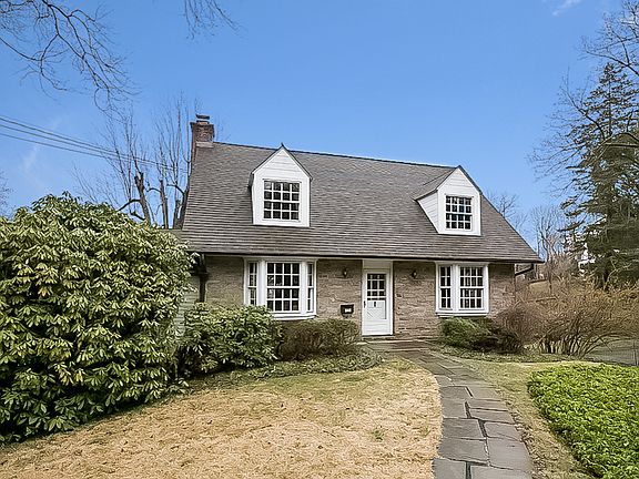 2nd image of 33 Devon Way