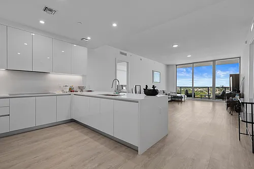 220 Lake Shore Dr Photo 1
