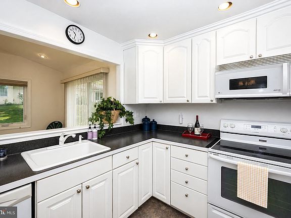 4th image of 15400 Short Ridge Ct #42-A