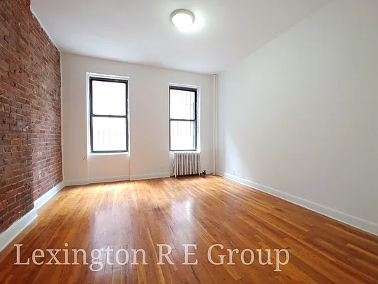 Rented by Lexington Real Estate Group | media 10