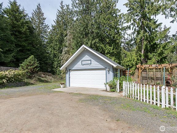 4th image of 31 Salal Way