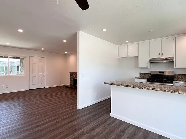 1350 N Cambridge St #14 — Photo 6