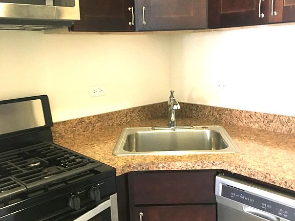 3rd image of 2351 W Wilson Ave APT 202
