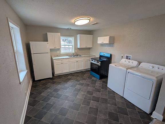 3rd image of 1322 Caldwell St APT 202