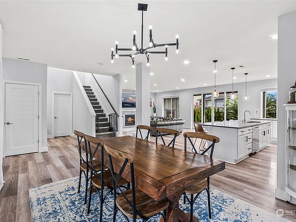 3rd image of 14707 199th Avenue E