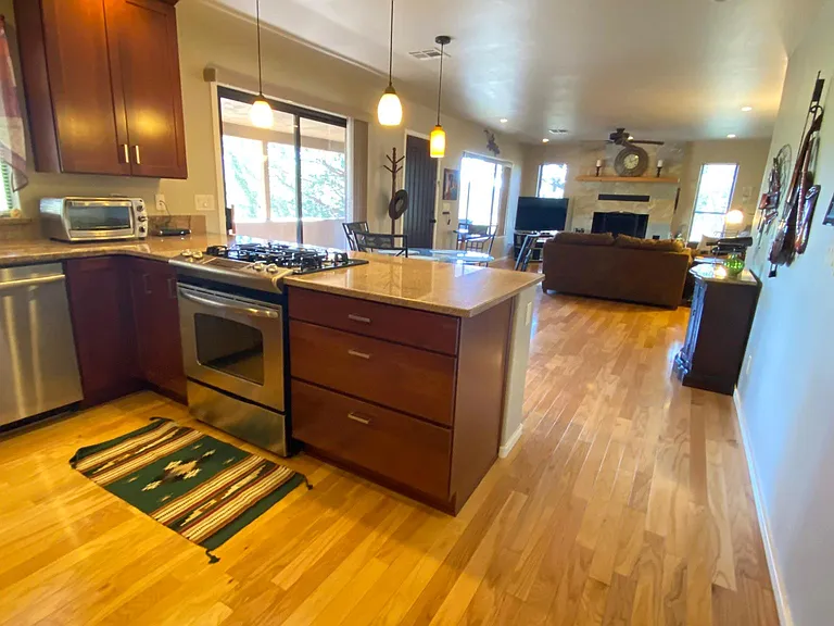 385 Coffee Pot Dr — Photo 21