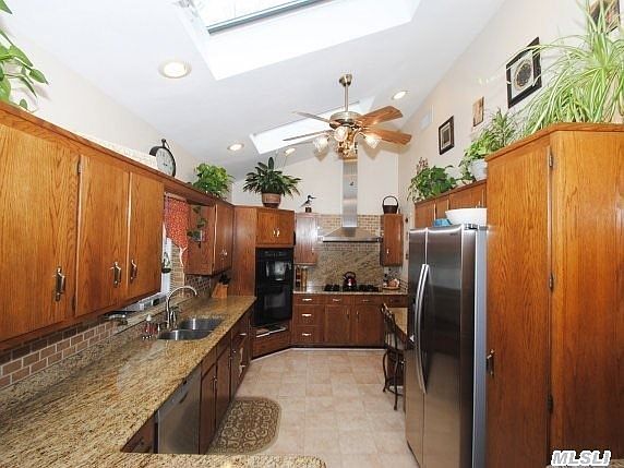 3rd image of 605 Victory Ave