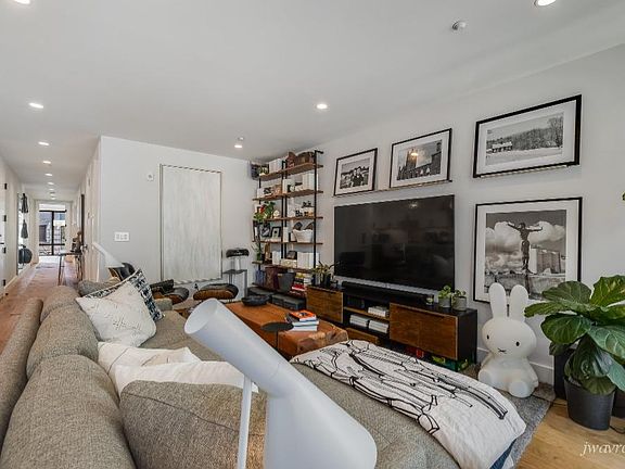 4th image of 20 Belcher St #301