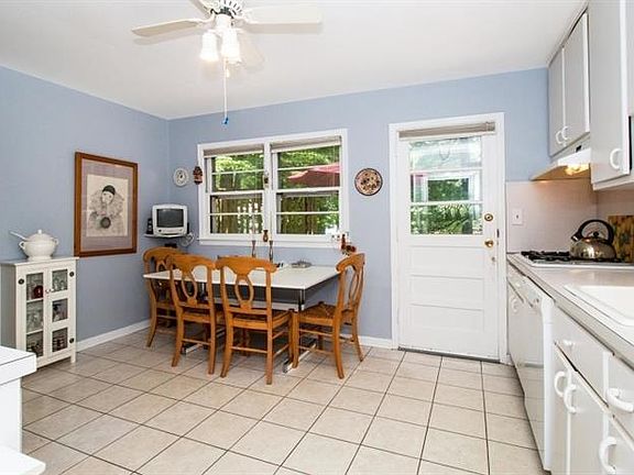 5th image of 36 Knollwood Dr