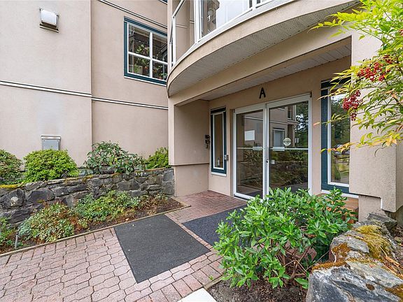2nd image of 3000 Oak St #403A