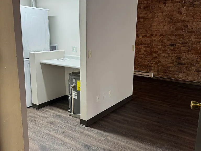 120-122 E 3rd St #2 — Photo 15