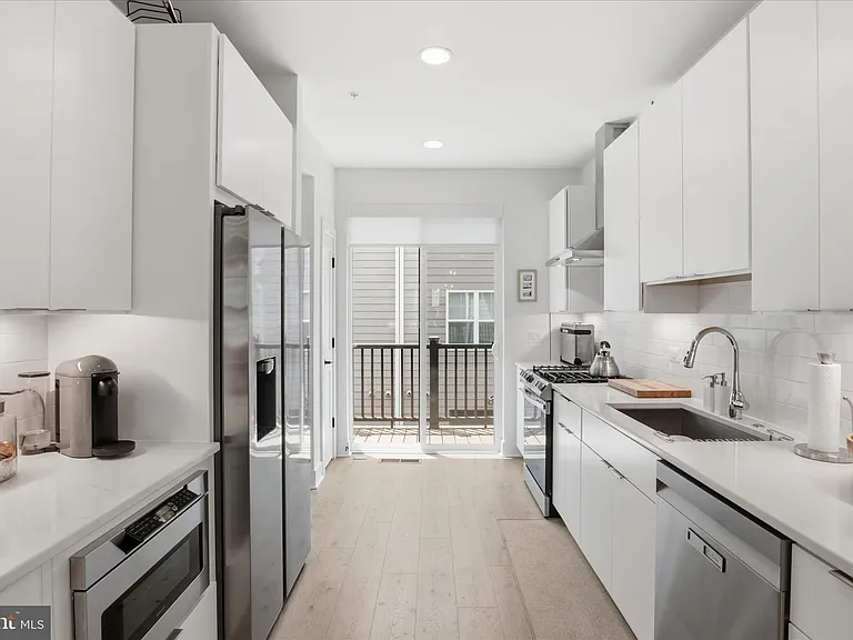 7331 Blade Dr — Photo 5