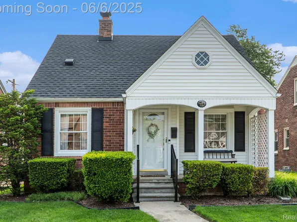 916 N Rosevere Ave, Dearborn, MI 48128