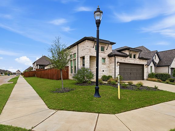3rd image of 3101 Bell Flower Dr