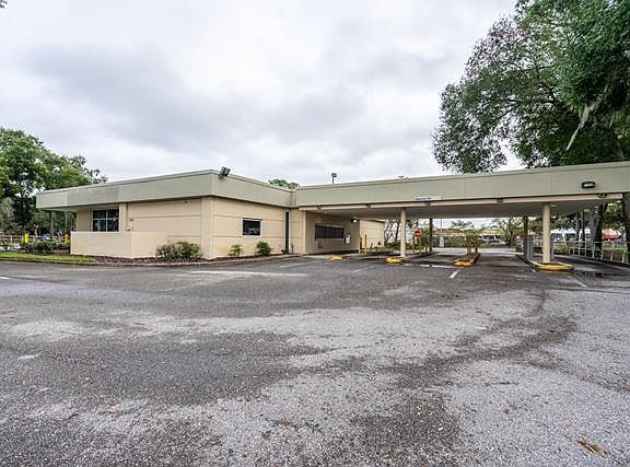 5th image of 2599 S Woodland Blvd