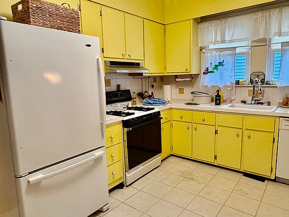 5th image of 30 Harrington St Unit 1