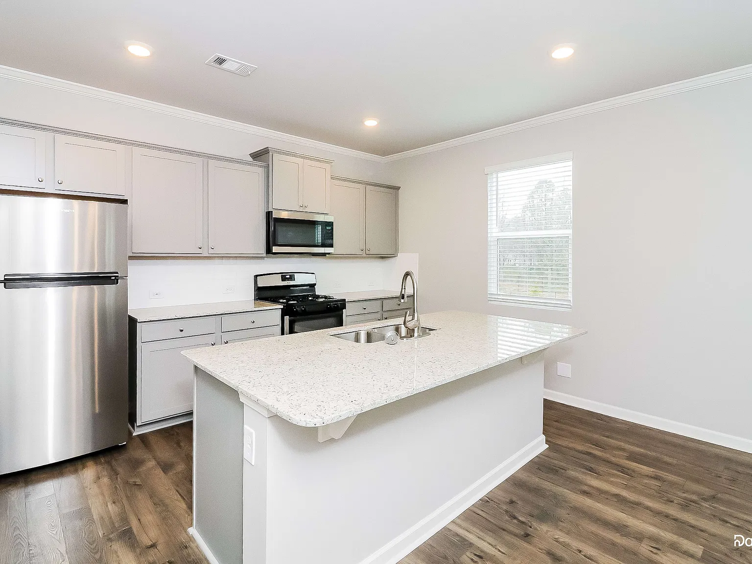 4 bed, 2.5 bath, 2805 sqft, $2,445 — Photo 2