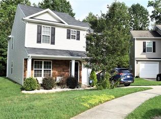 225 Ravenridge Ct, Charlotte, NC 28216