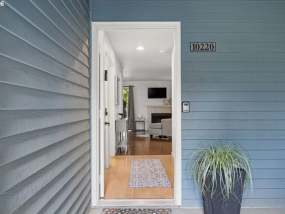4th image of 10220 SE Talbert St