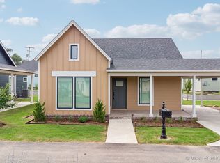 212 S Bluff St #B, Catoosa, OK 74015