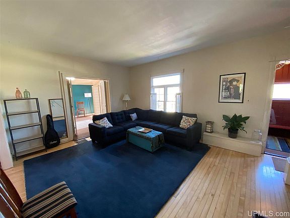 3rd image of 709 W Edwards Ave
