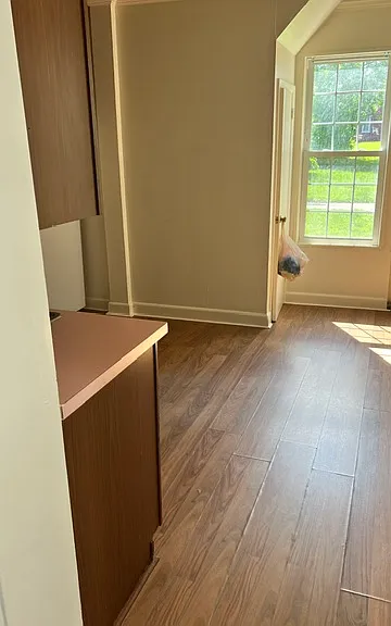560 Walnut St — Photo 13