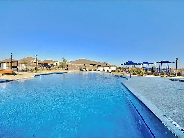 18325 Urbano Dr — Photo 29