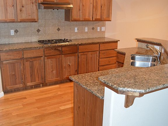 4th image of 659 S Willow Spring Pl