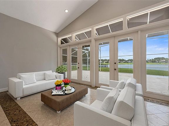4th image of 589 Lakeworth Cir