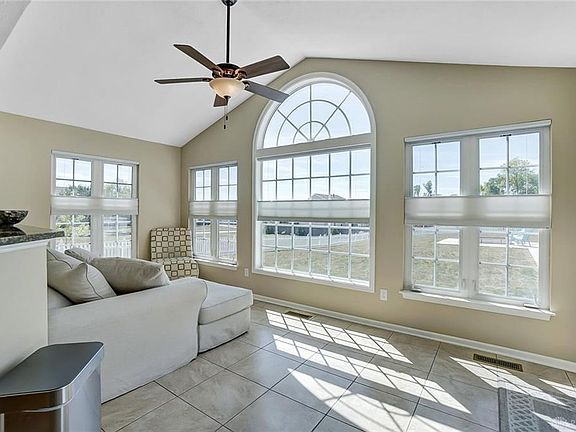 4th image of 3491 Queen Victoria Ct