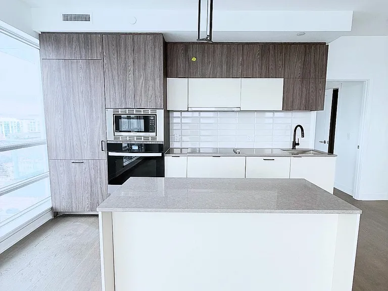 8888 Yonge St #902 — Photo 4