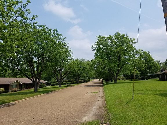4th image of 209 Pecan Dr