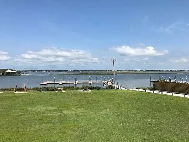 Tenant has access to all common amenities including the dock, picnic tables, swings, & more.