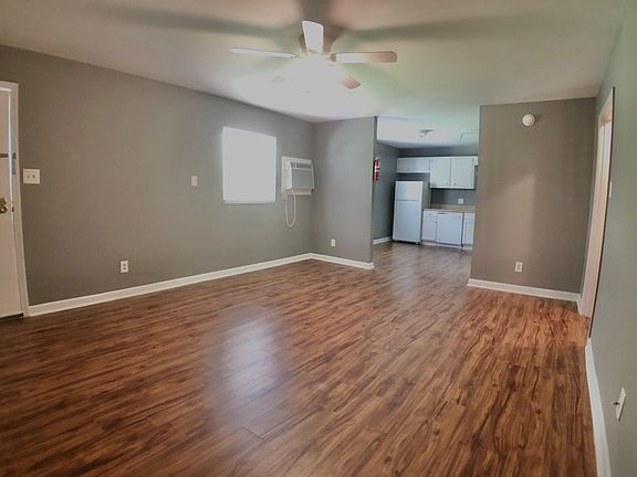 3rd image of 2727 Arbor Pl #D-28