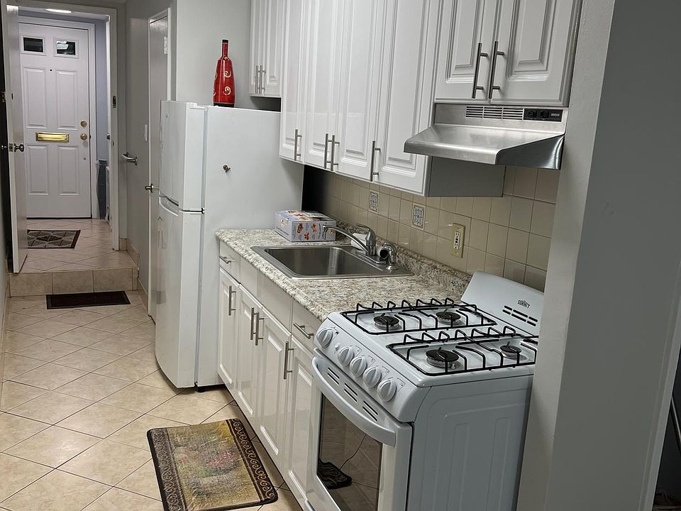 1st image of 303 Bay 11th St #2
