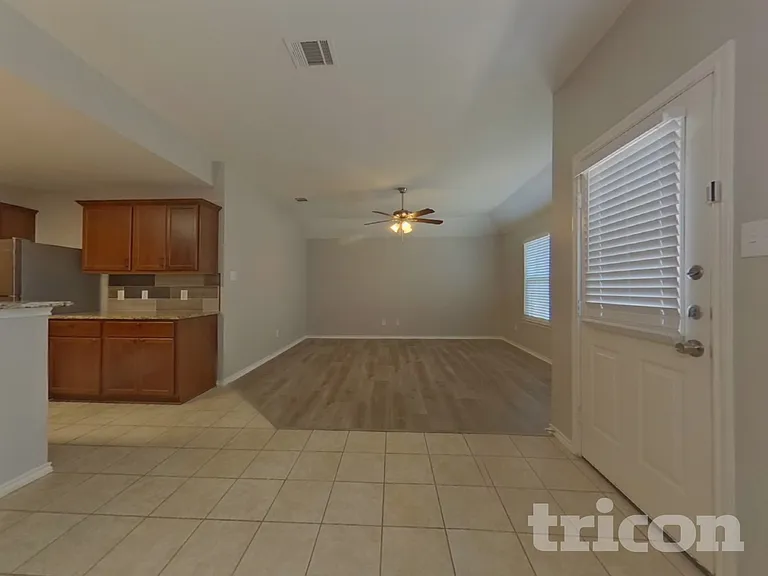 1160 Wentworth Way — Photo 3