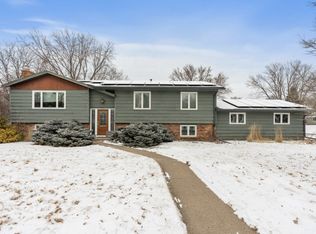 2461 Nemitz Ave E, Maplewood, MN 55119