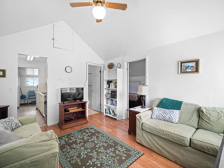 3821 E 32nd Ave — Photo 5