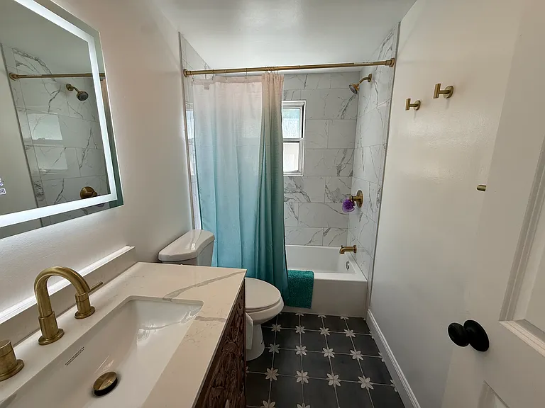1422 Loraine St — Photo 16