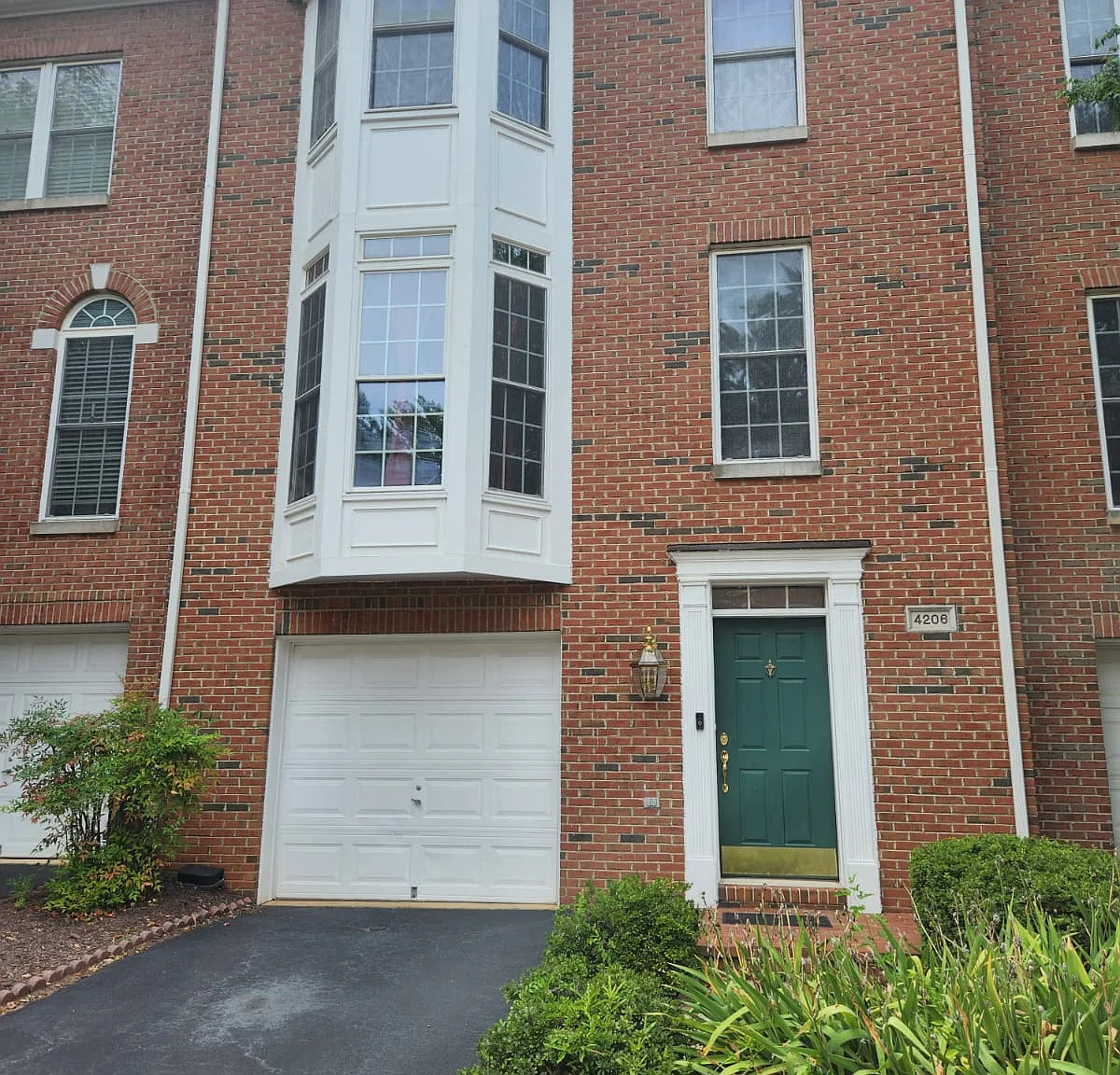 3 bed, 3.5 bath, 2100 sqft, $3,500 — Photo 1
