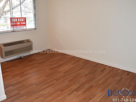 4th image of 8-161 E Beryl Ave