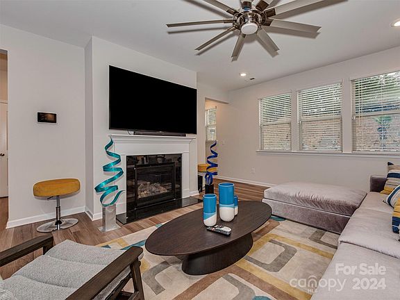 4th image of 15117 Autumn Sage Dr