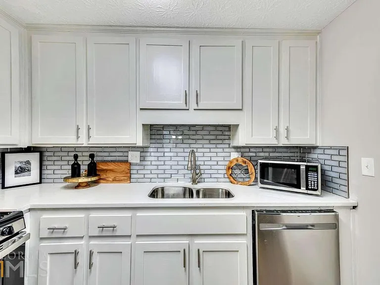 210 Booth Rd SW #B — Photo 11